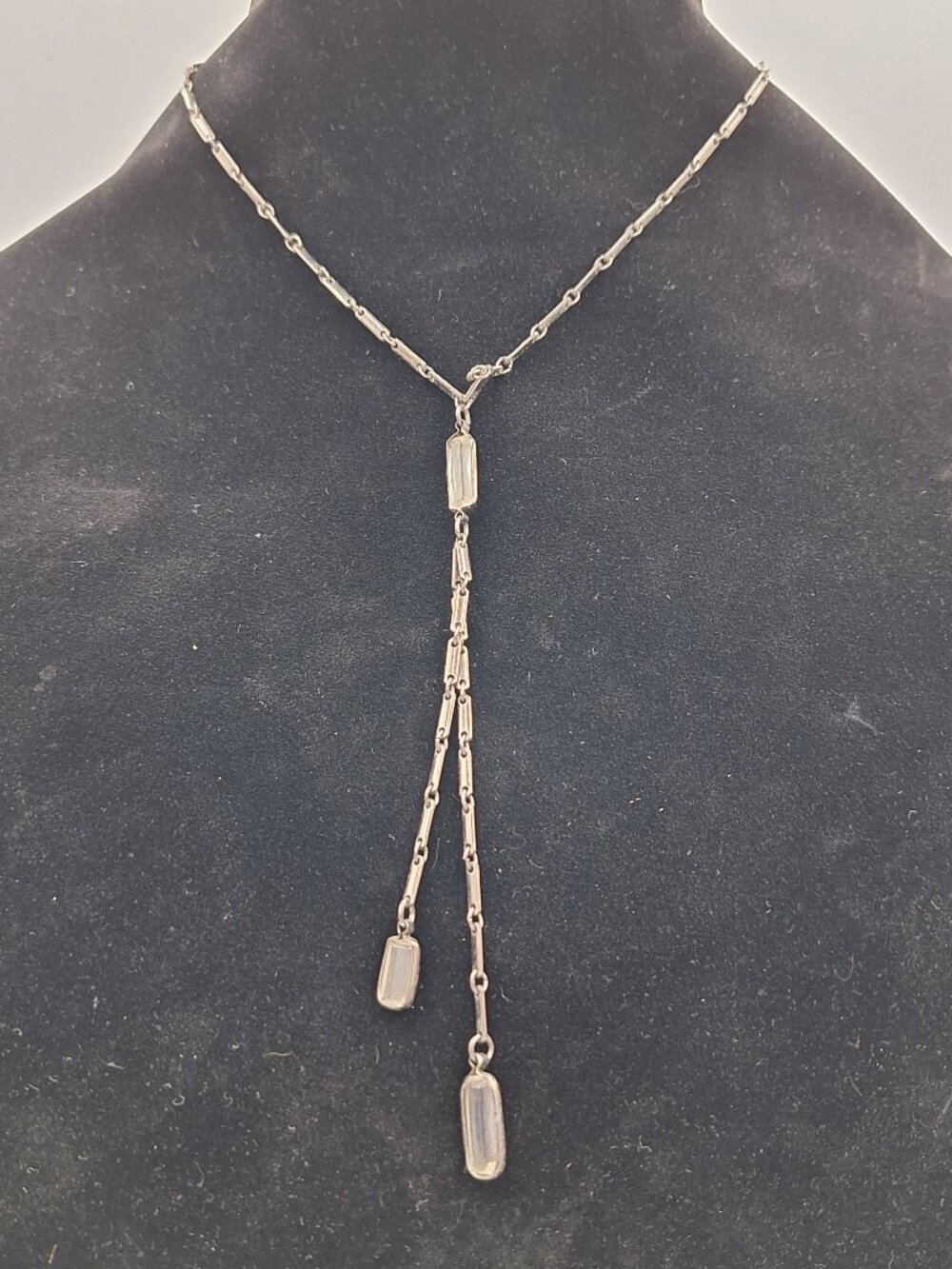 Lariat-style drop necklace 16"